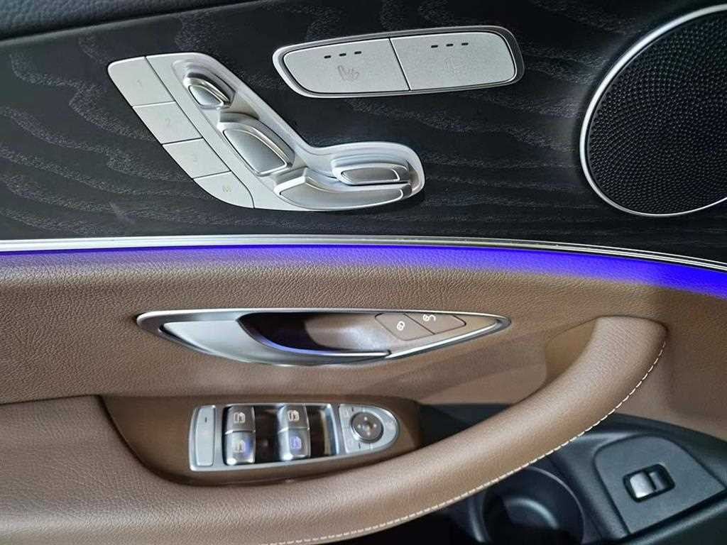 Mercedes Benz E class - Vista 11