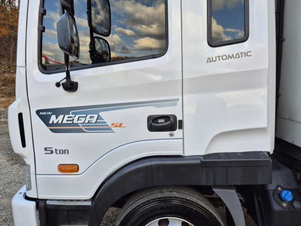 medium and large cargo truck - Vista 12