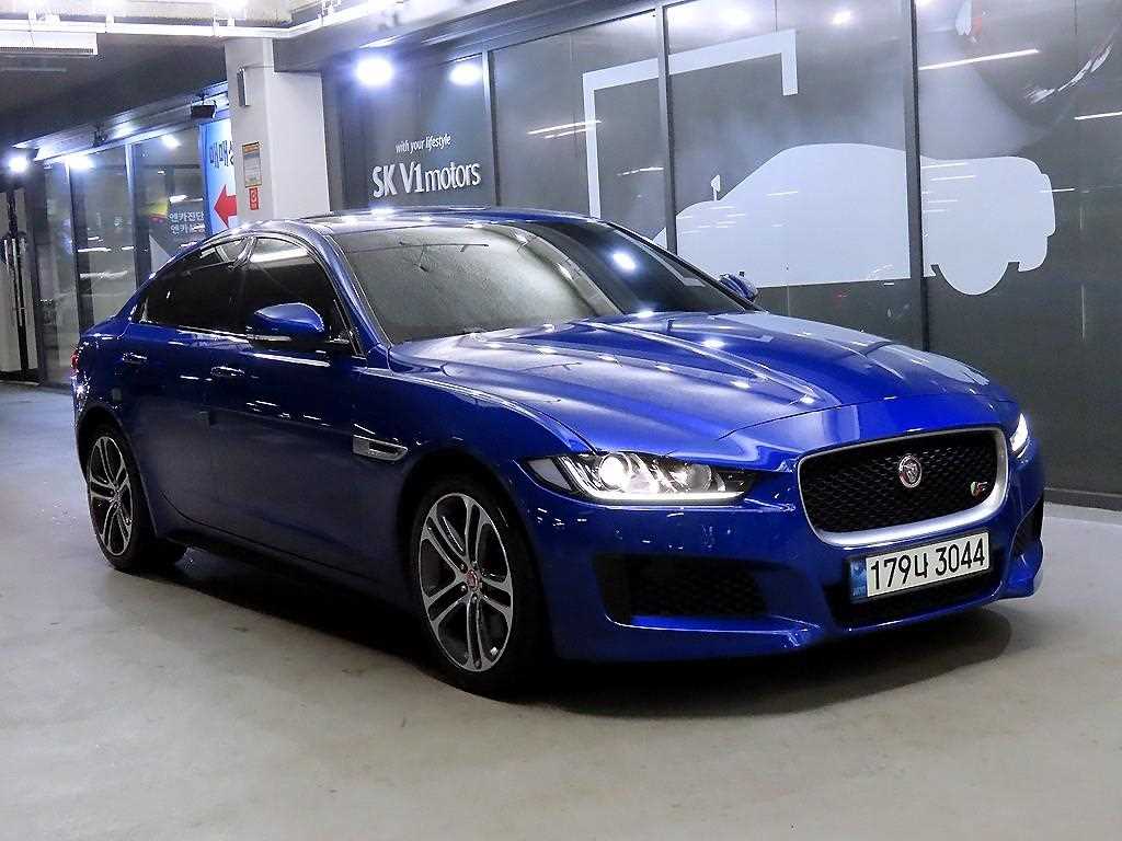 Jaguar XE