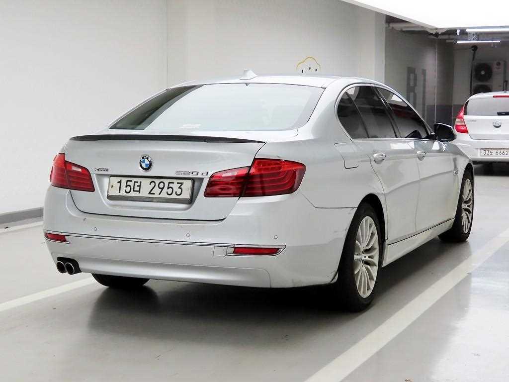 BMW 5 Series - Vista 4