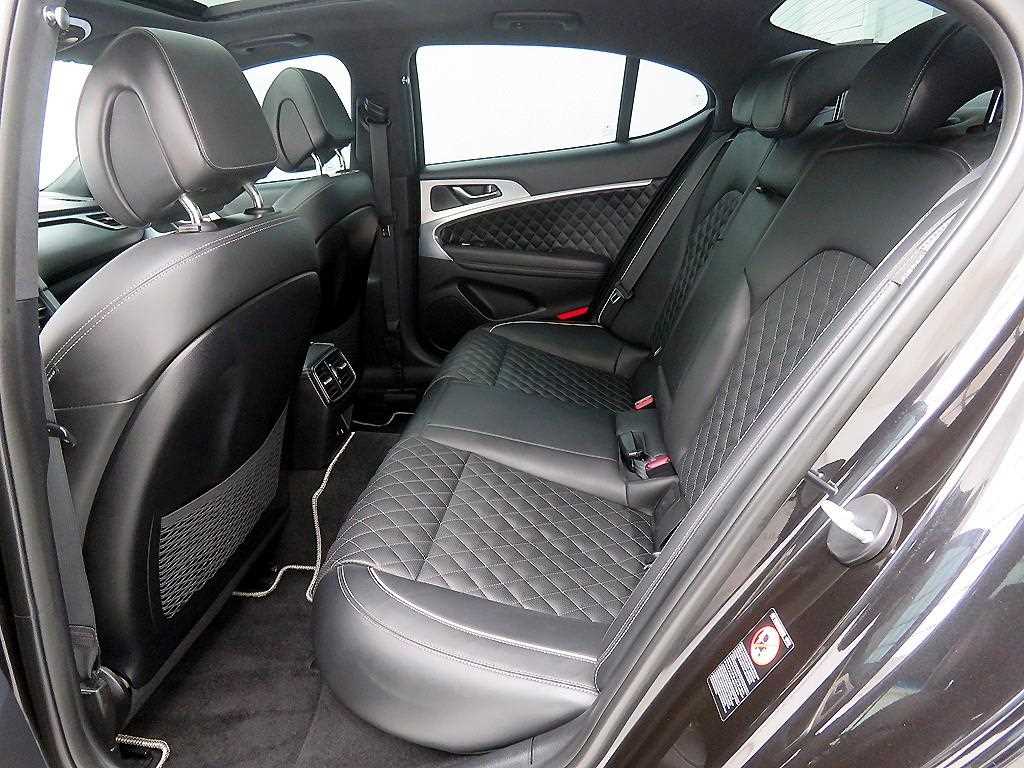 Genesis G70 - Vista 6