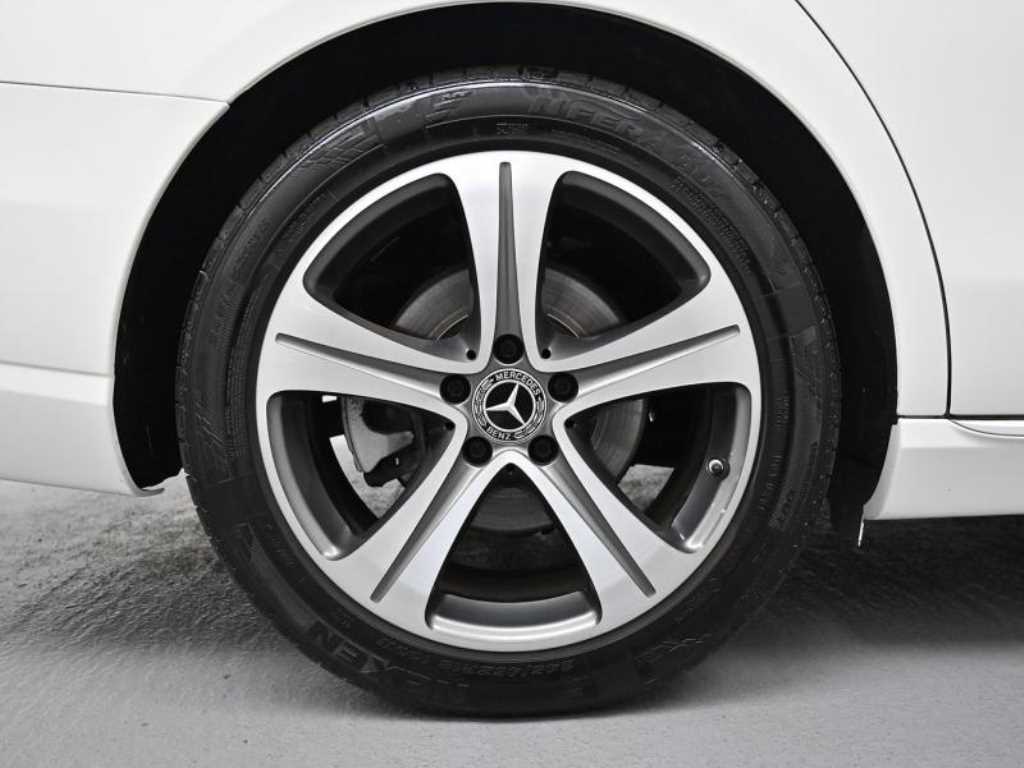 Mercedes Benz E class - Vista 5