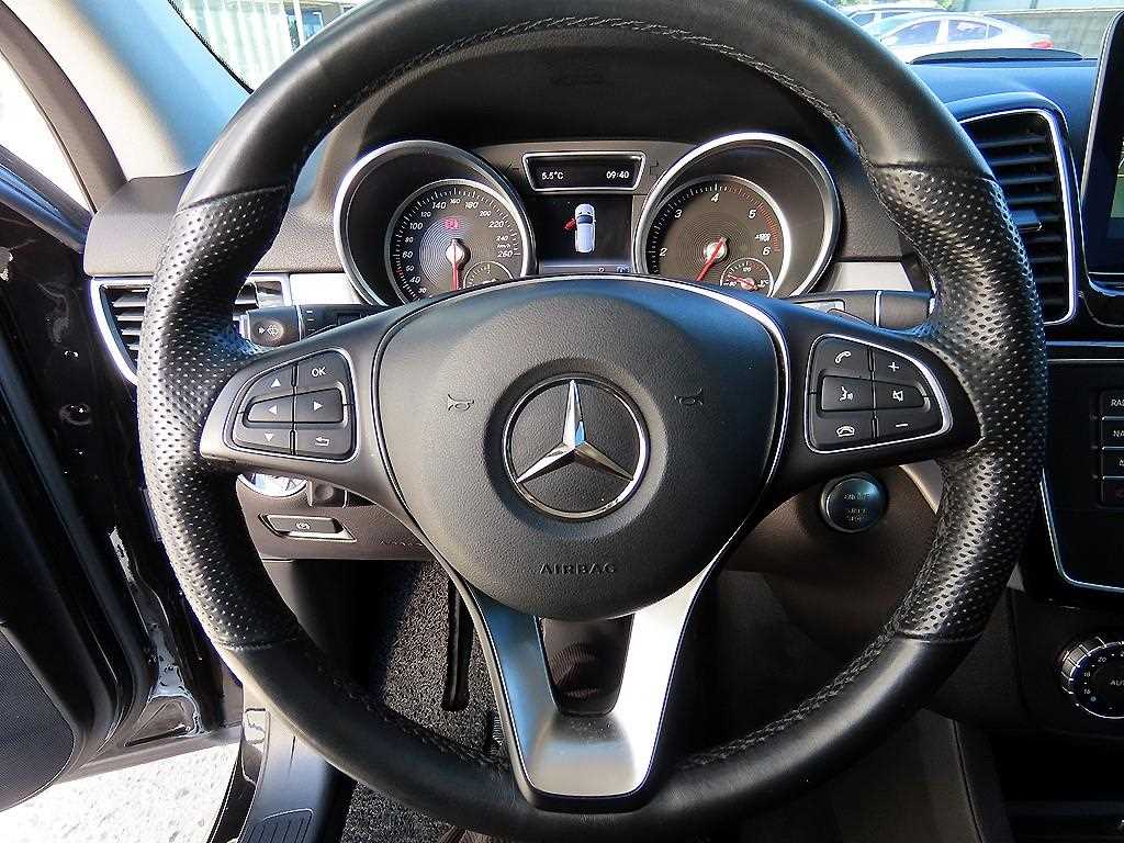 Mercedes Benz GLE Class - Vista 8