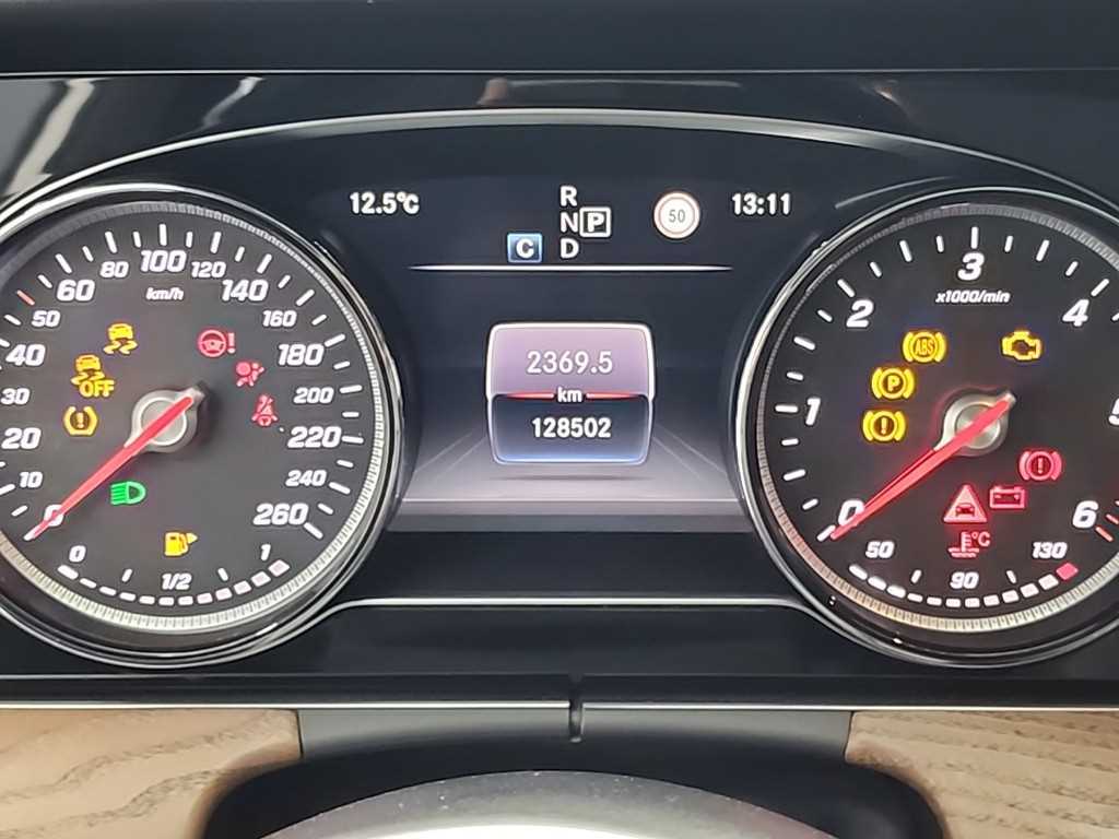 Mercedes Benz E class - Vista 11