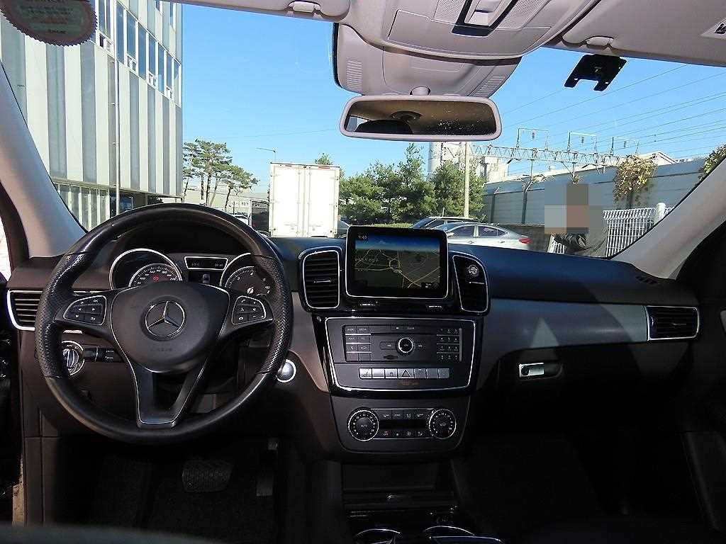 Mercedes Benz GLE Class - Vista 7