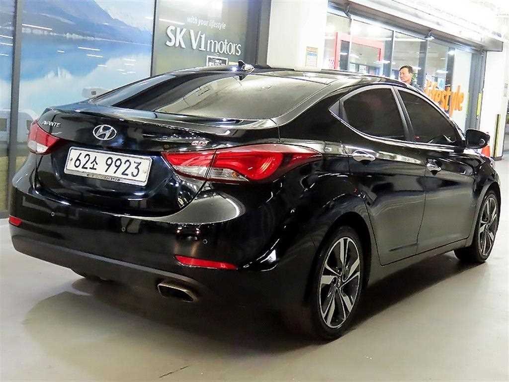 HYUNDAI Avante - Vista 4