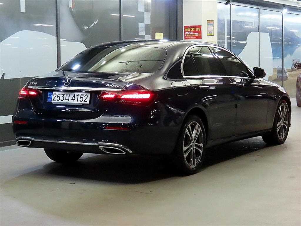 Mercedes Benz E class - Vista 4