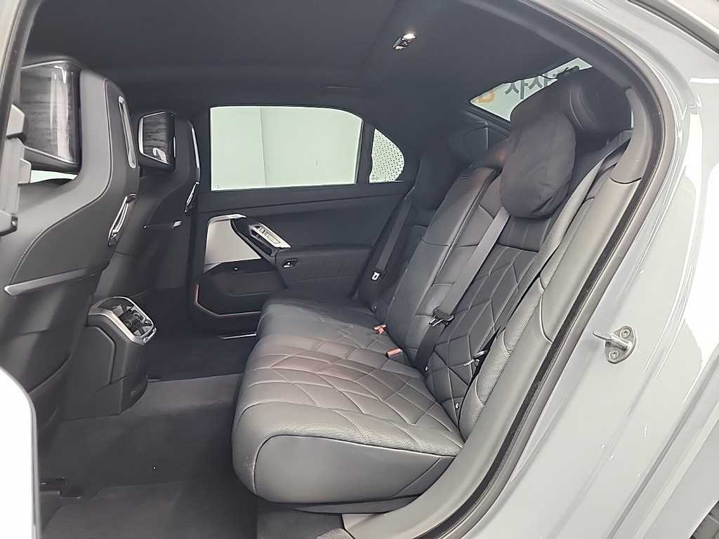 BMW 7 Series - Vista 12