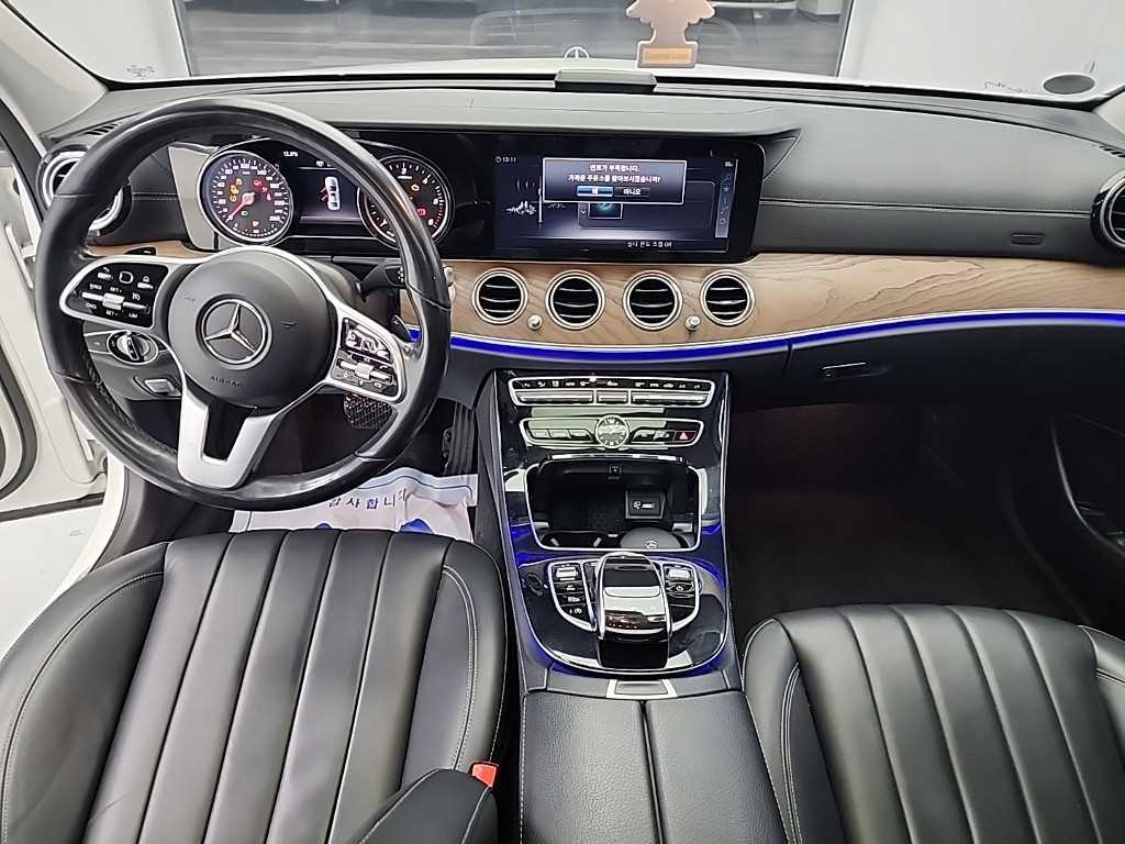 Mercedes Benz E class - Vista 12