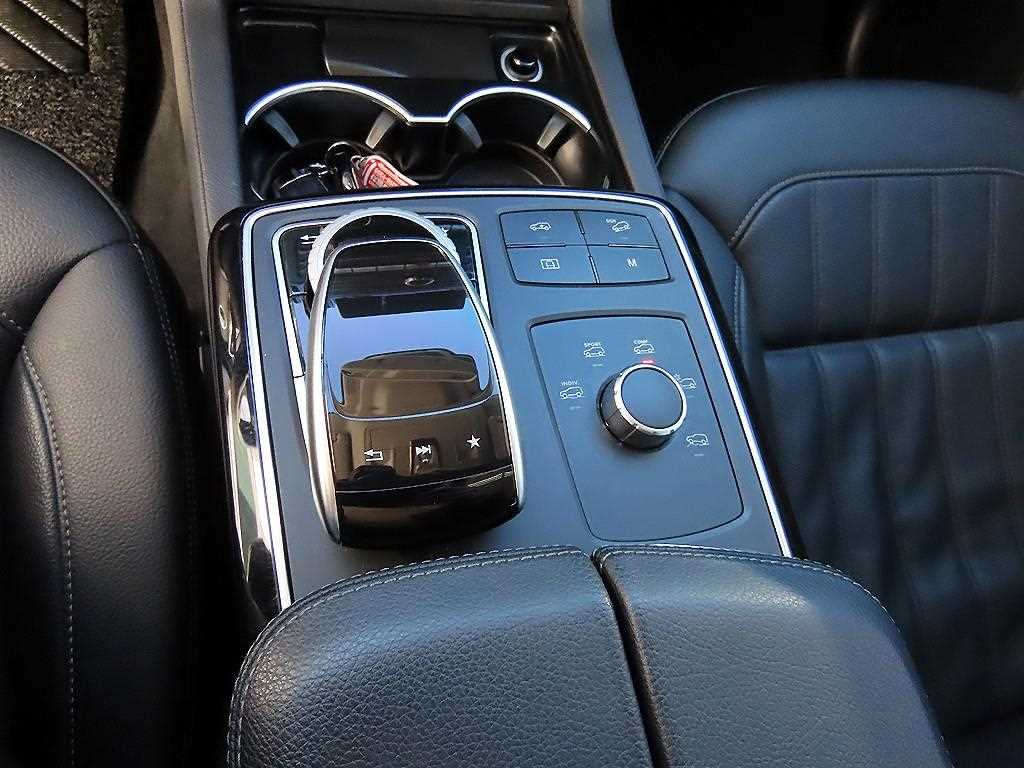 Mercedes Benz GLE Class - Vista 12