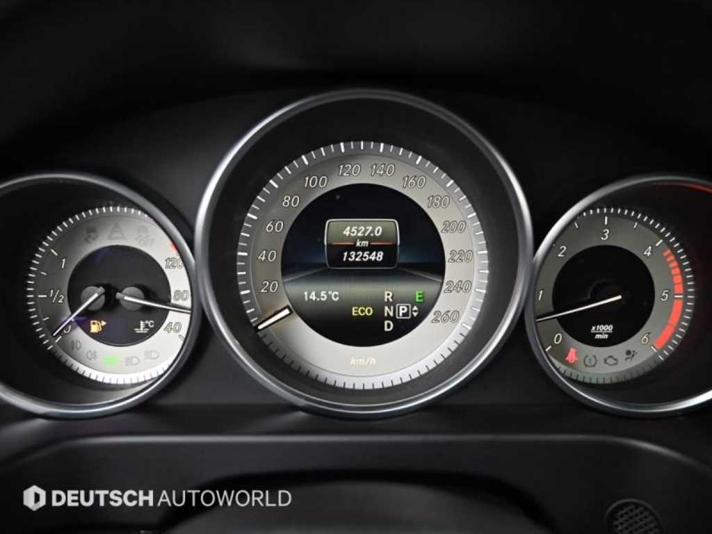 Mercedes Benz E class - Vista 8