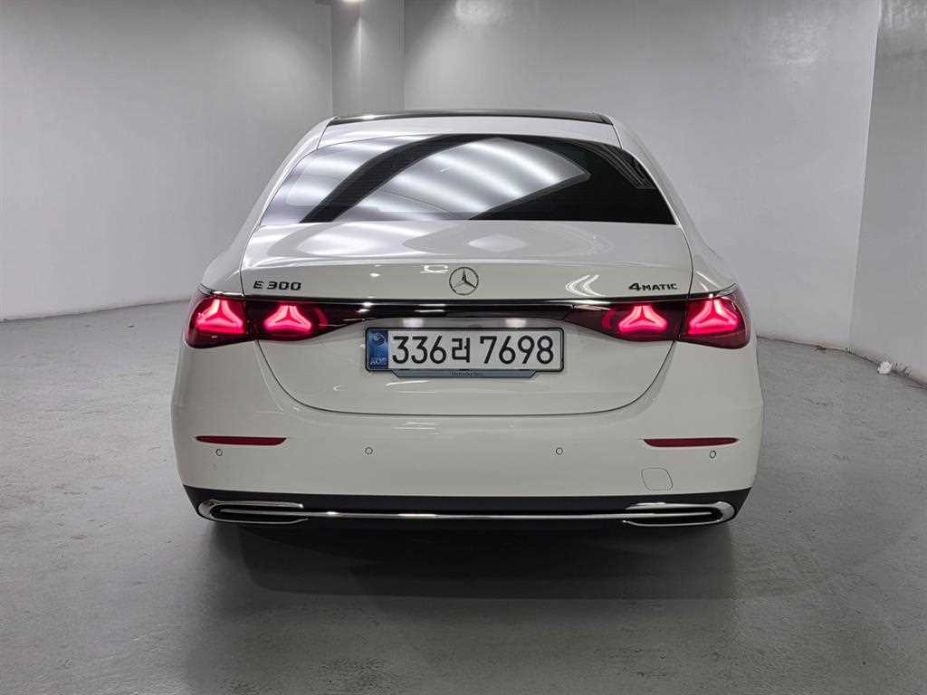 Mercedes Benz E class - Vista 4