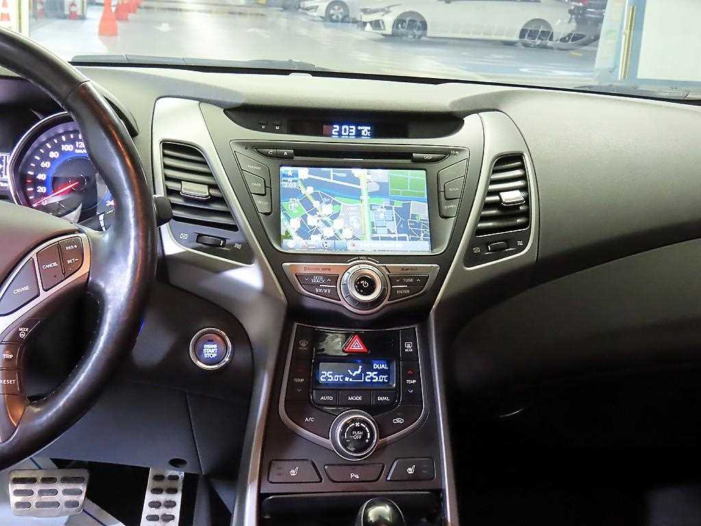 HYUNDAI Avante - Vista 11