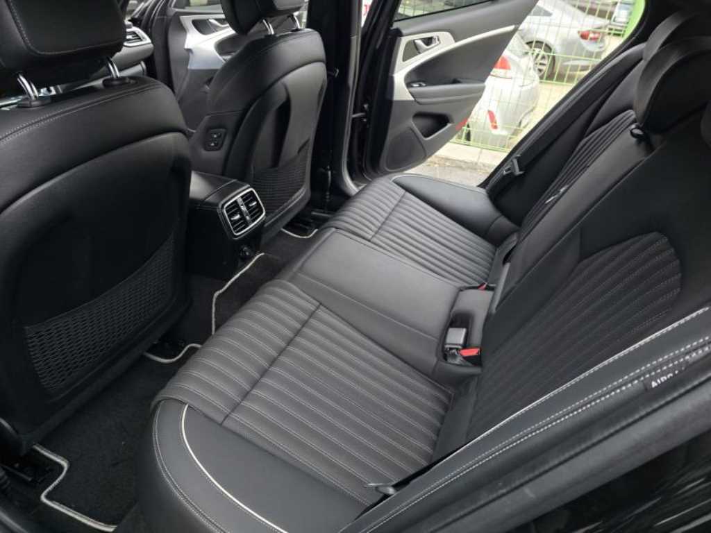 Genesis G70 - Vista 11