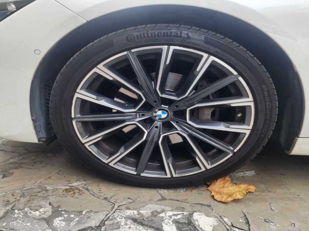 BMW 7 Series - Vista 3