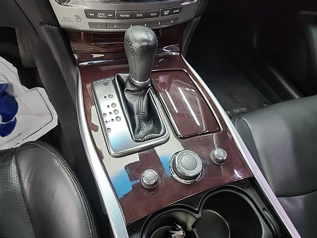 Infiniti M - Vista 8