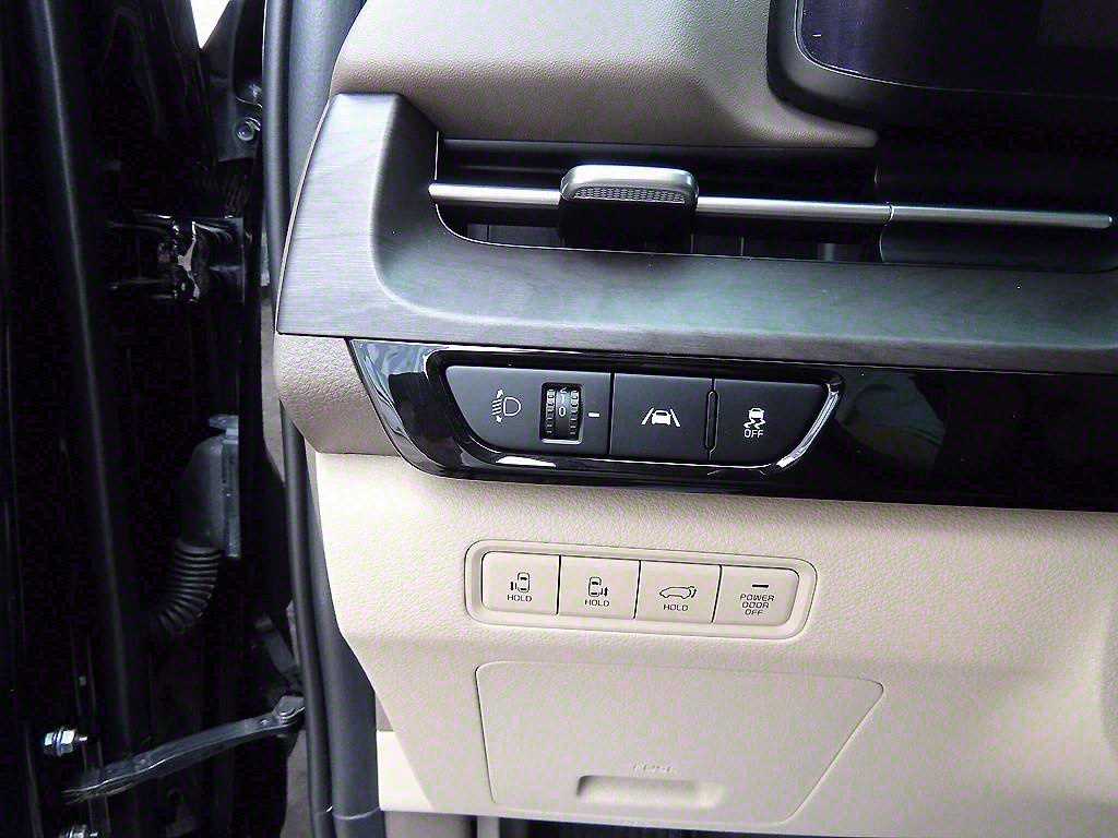 KIA Carnival - Vista 11