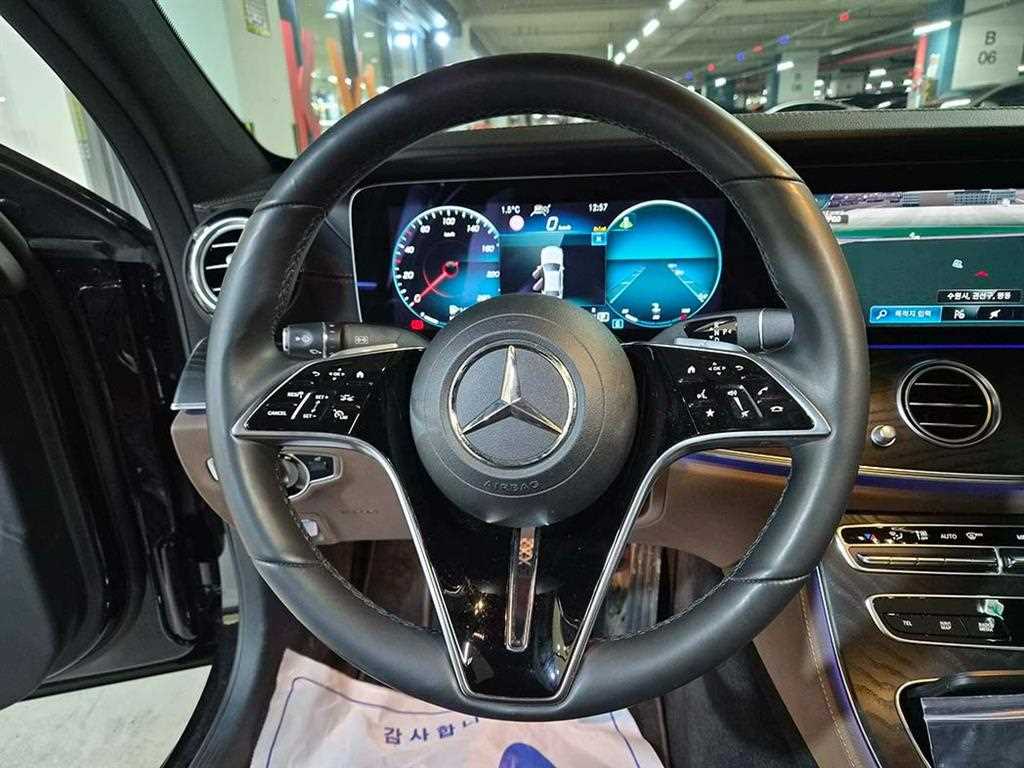 Mercedes Benz E class - Vista 9