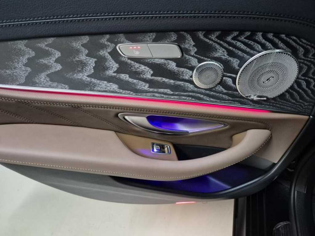 Mercedes Benz E class - Vista 8