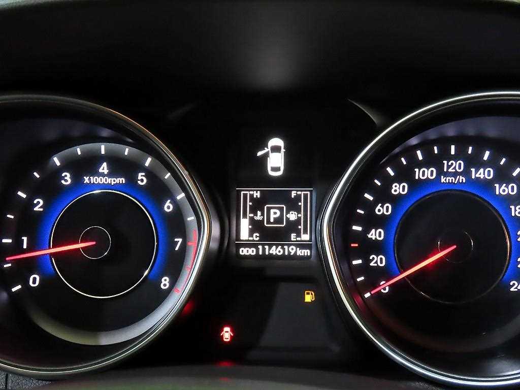 HYUNDAI Avante - Vista 9