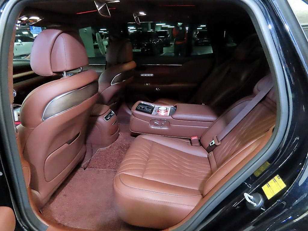 Genesis G90 - Vista 7