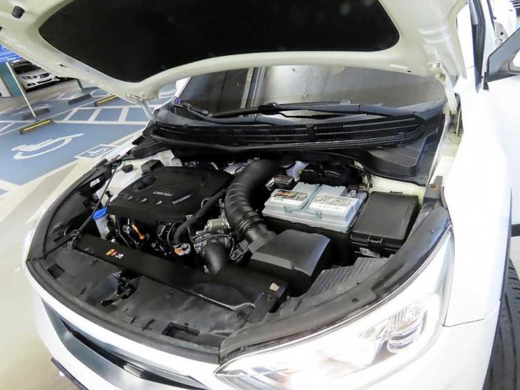 KIA Stonic 2018 Blanco - Importación desde Corea - HF Imports Iquique - Foto 17