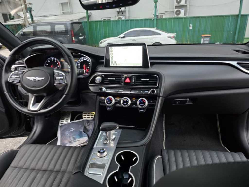 Genesis G70 - Vista 12