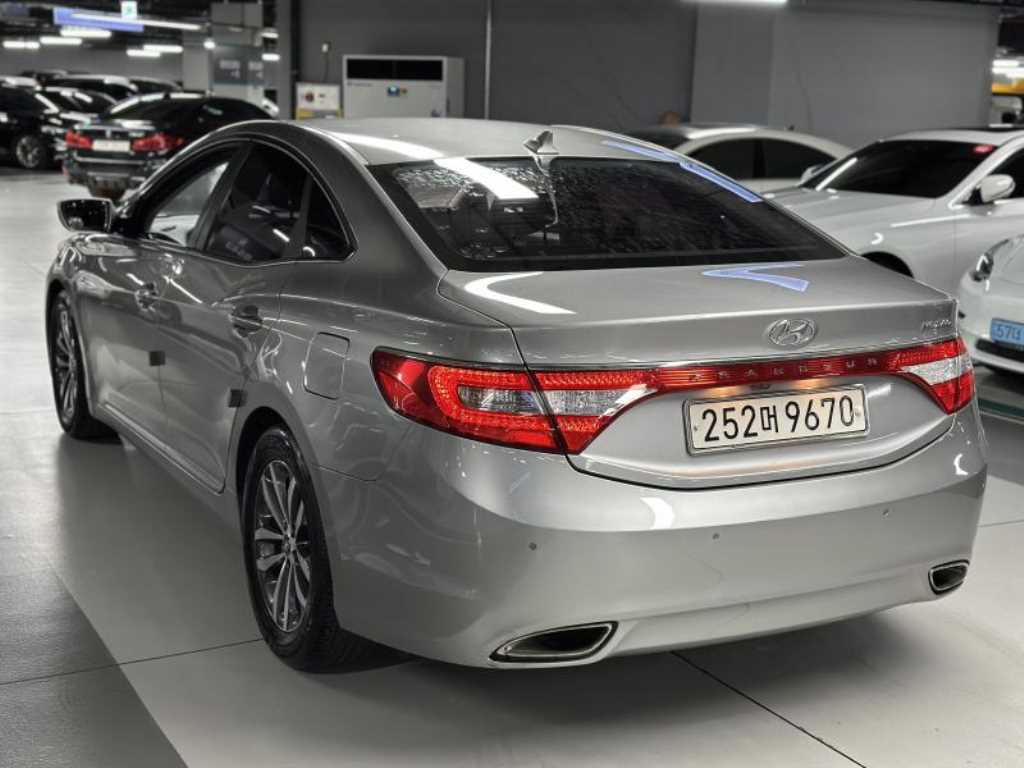 HYUNDAI Grandeur - Vista 5