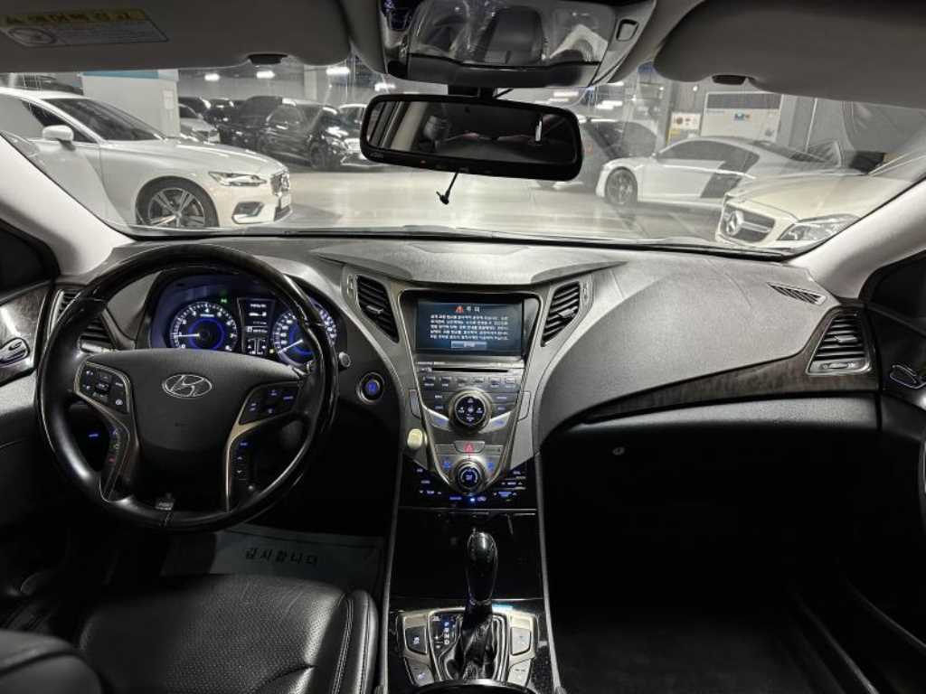 HYUNDAI Grandeur - Vista 7