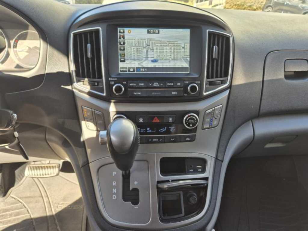 HYUNDAI Starex - Vista 9