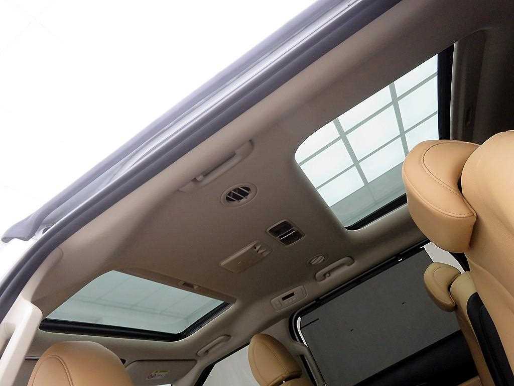 KIA Carnival - Vista 10