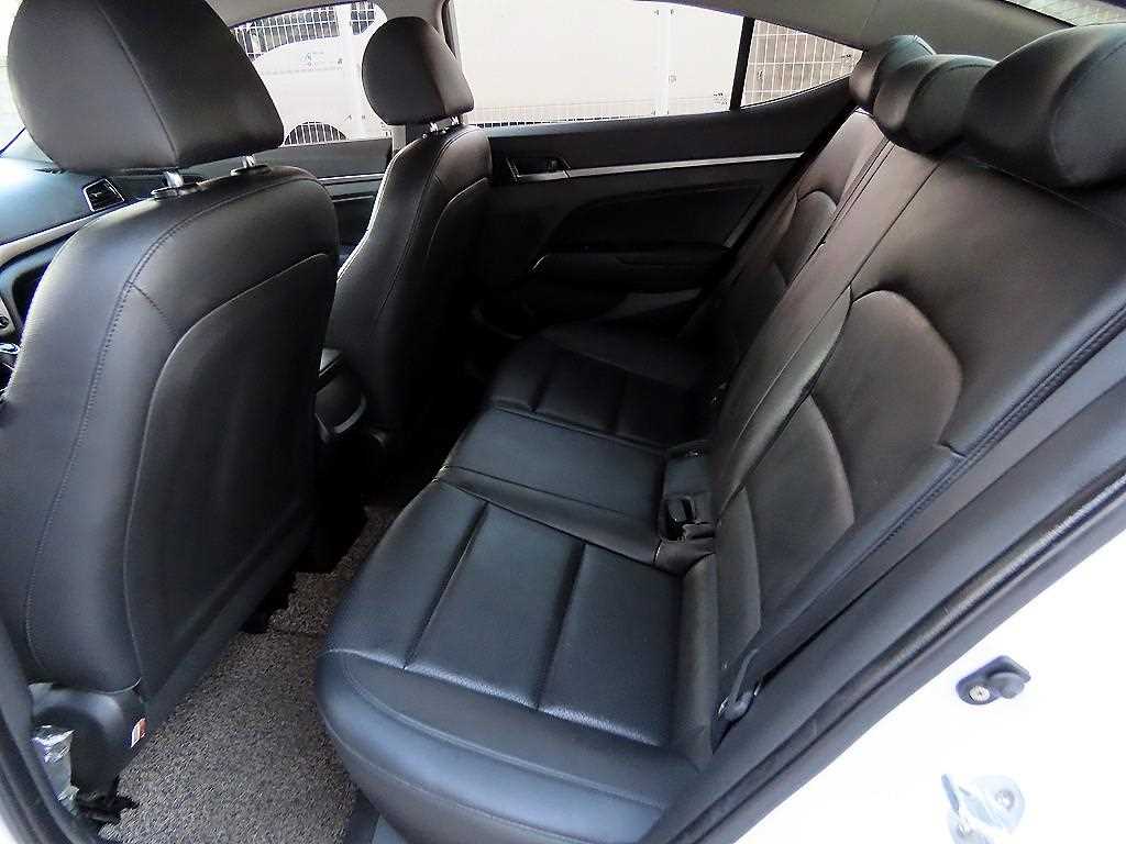 HYUNDAI Avante - Vista 6