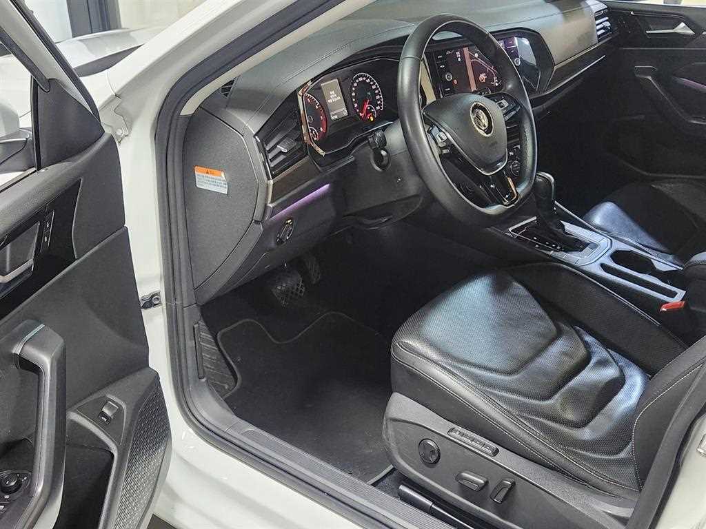 Volkswagen Jetta - Vista 11