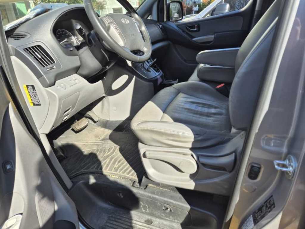 HYUNDAI Starex - Vista 10