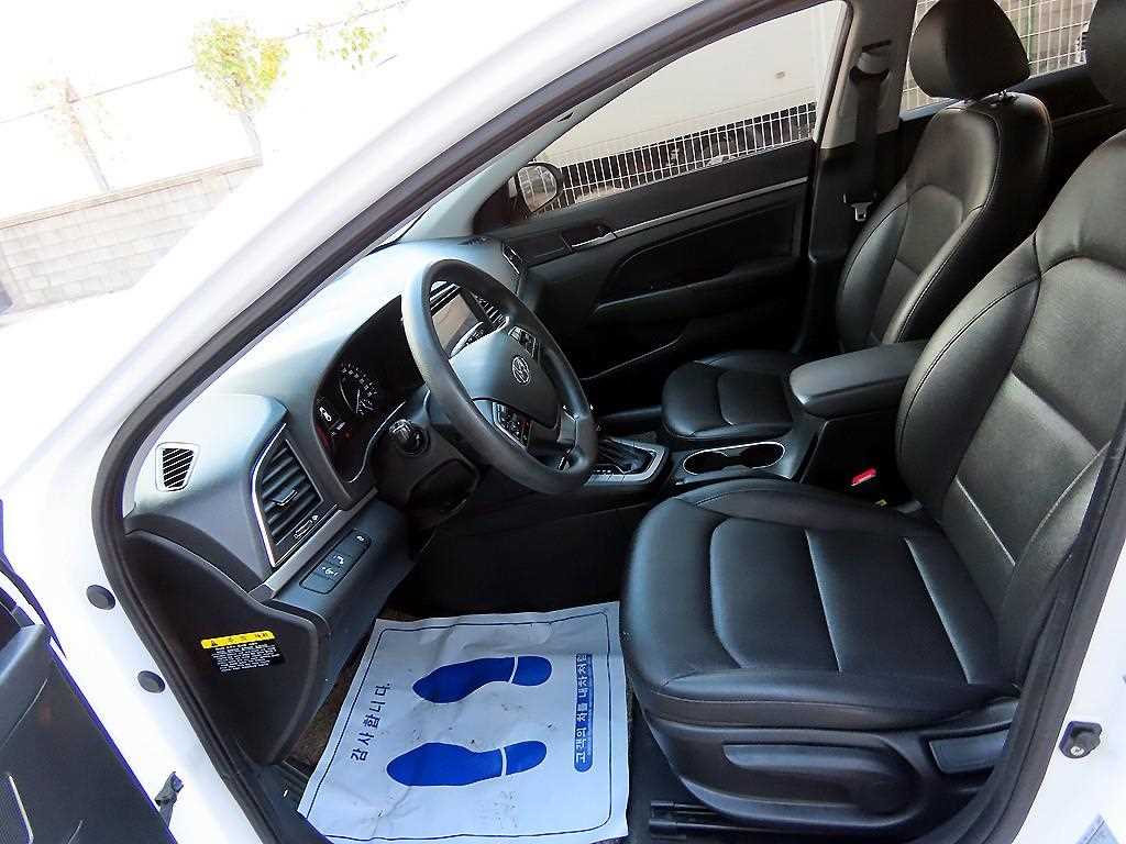 HYUNDAI Avante - Vista 5