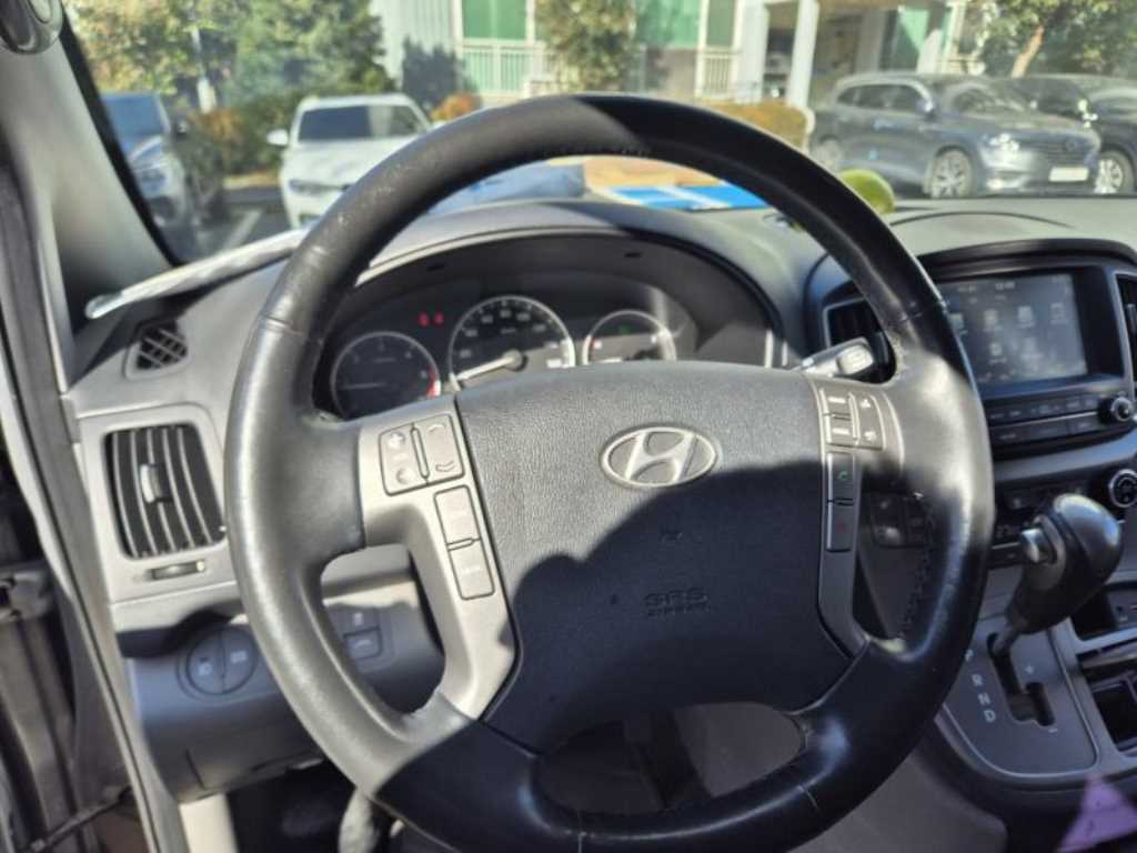 HYUNDAI Starex - Vista 5