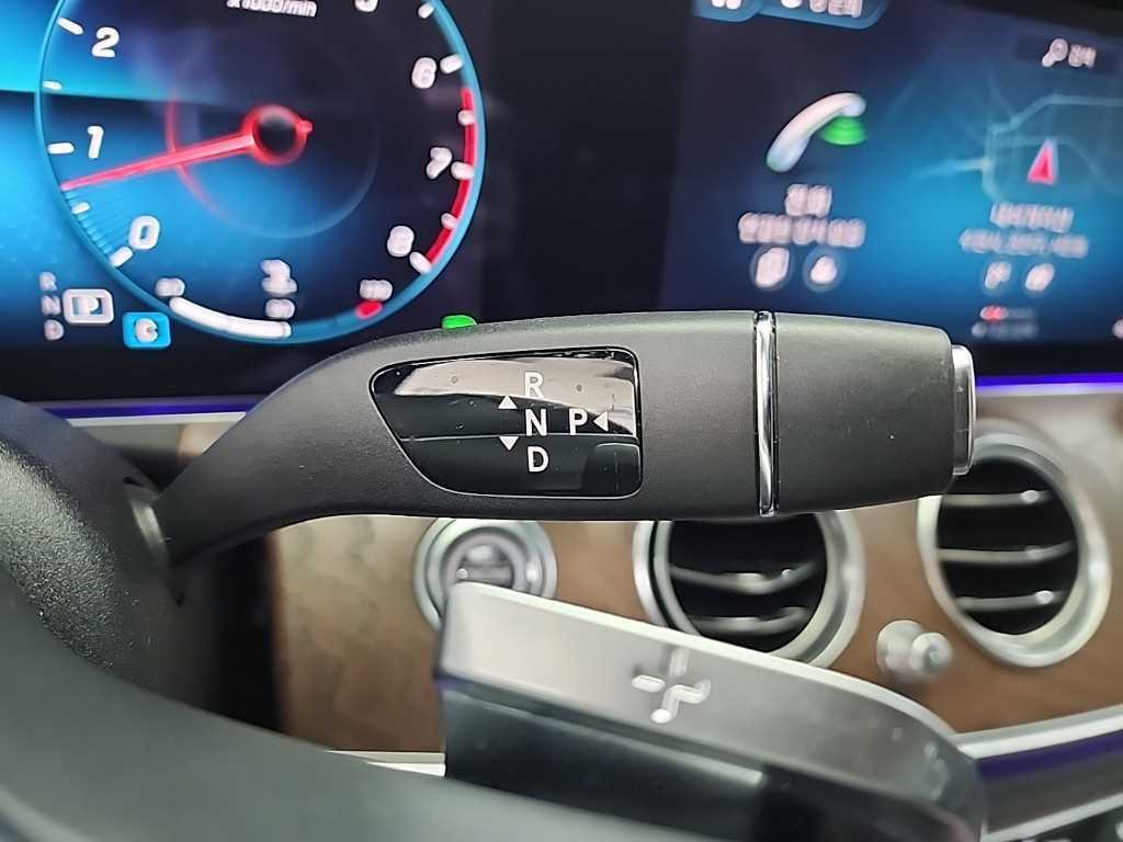 Mercedes Benz E class - Vista 8