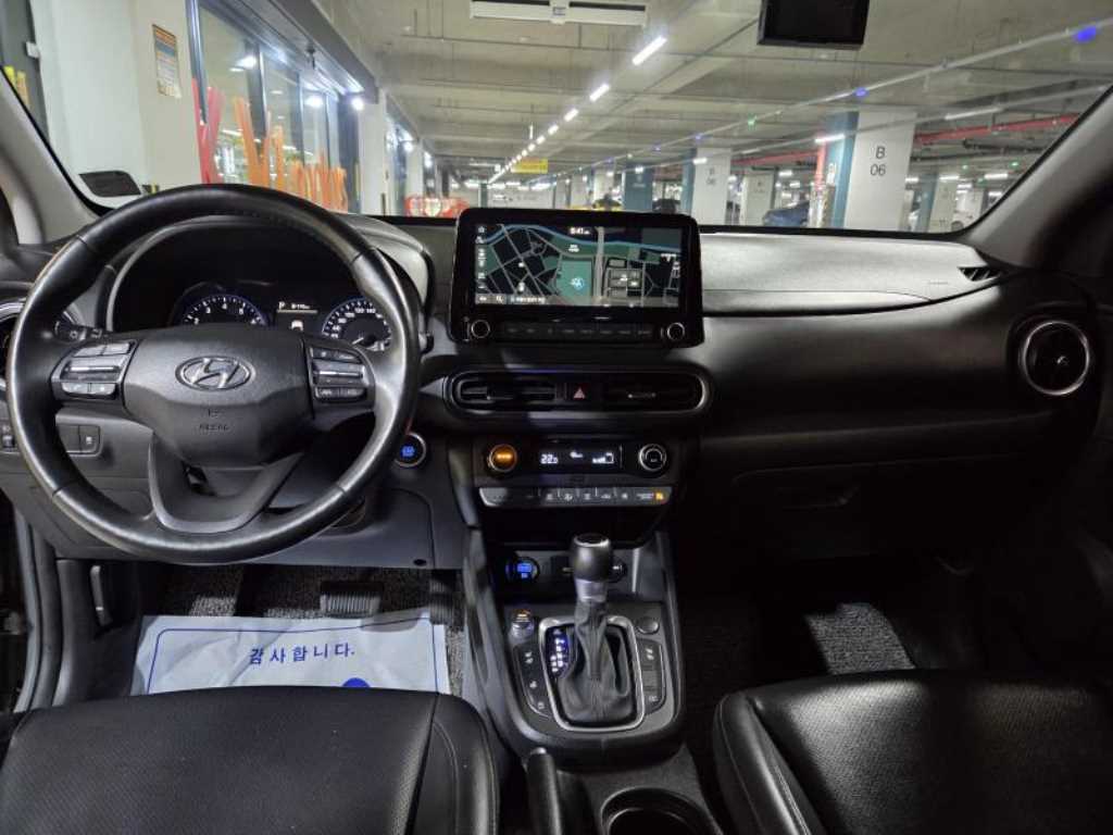 HYUNDAI Kona - Vista 10