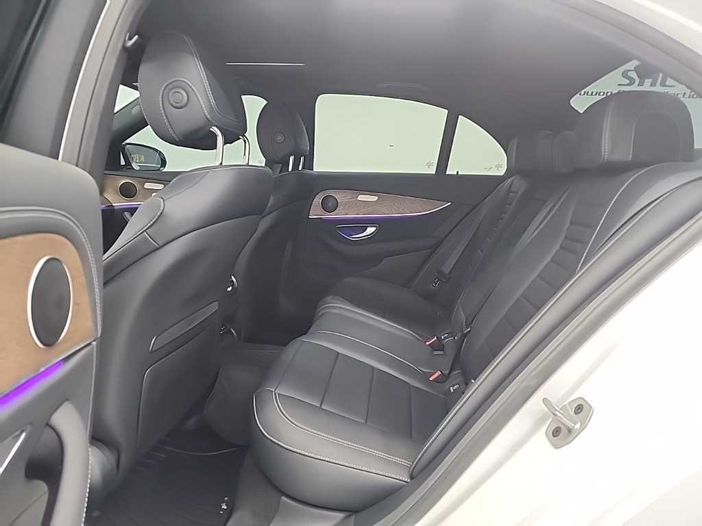 Mercedes Benz E class - Vista 12