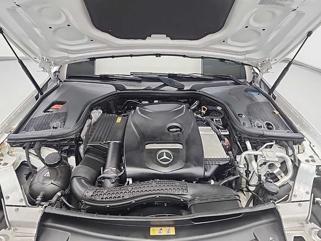 Mercedes Benz E class - Vista 5