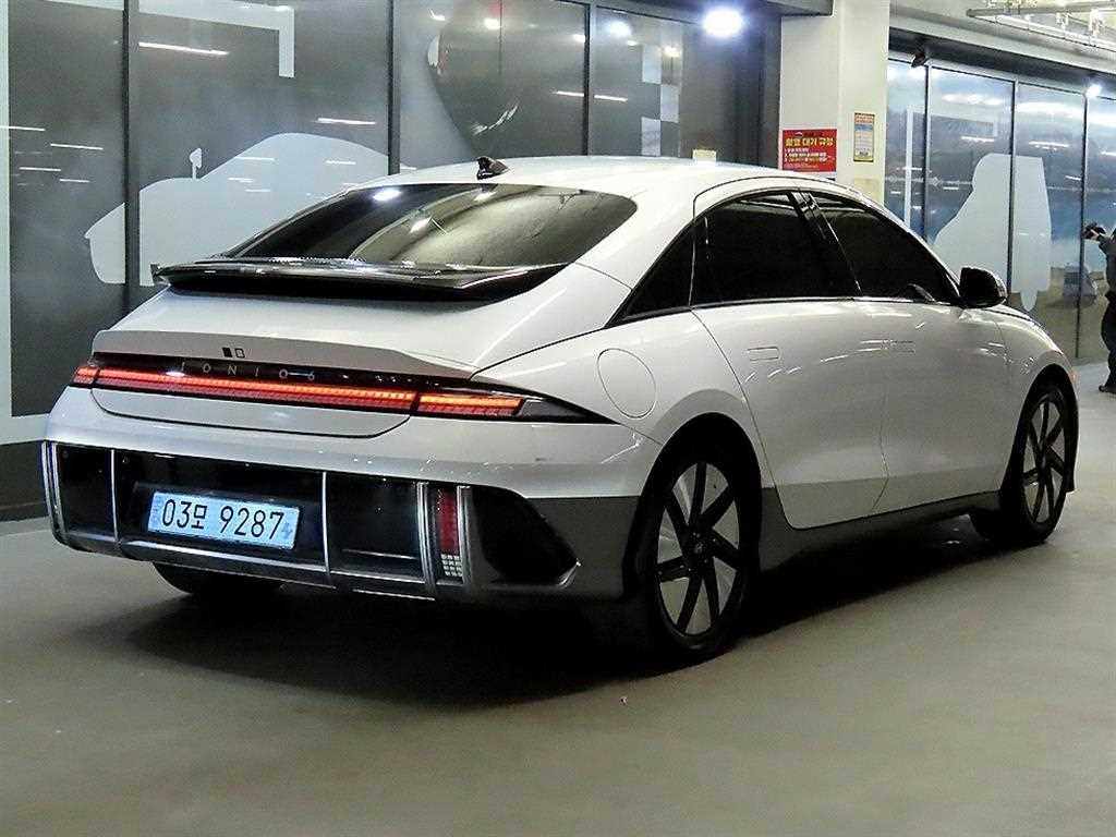HYUNDAI Ioniq 6 - Vista 4