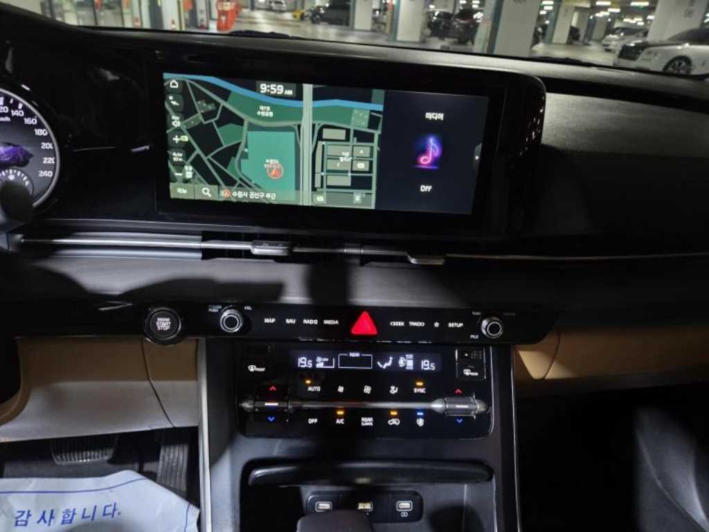 KIA Carnival - Vista 12