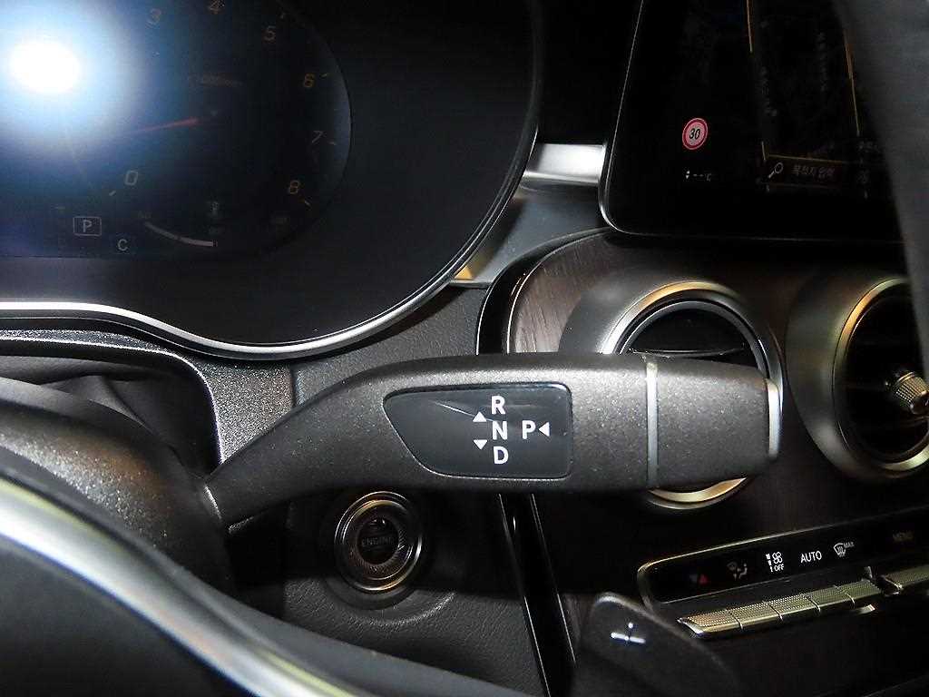 Mercedes Benz GLC Class - Vista 12