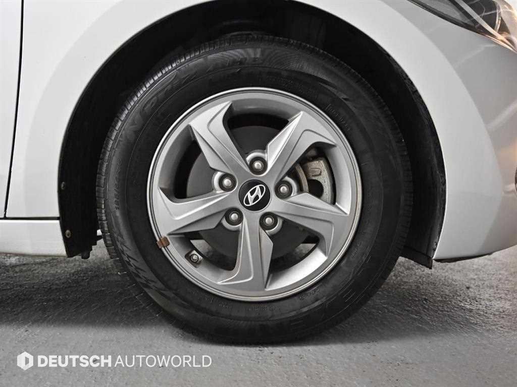 HYUNDAI Avante - Vista 5