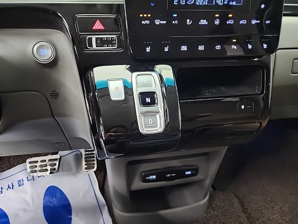 HYUNDAI Staria - Vista 8