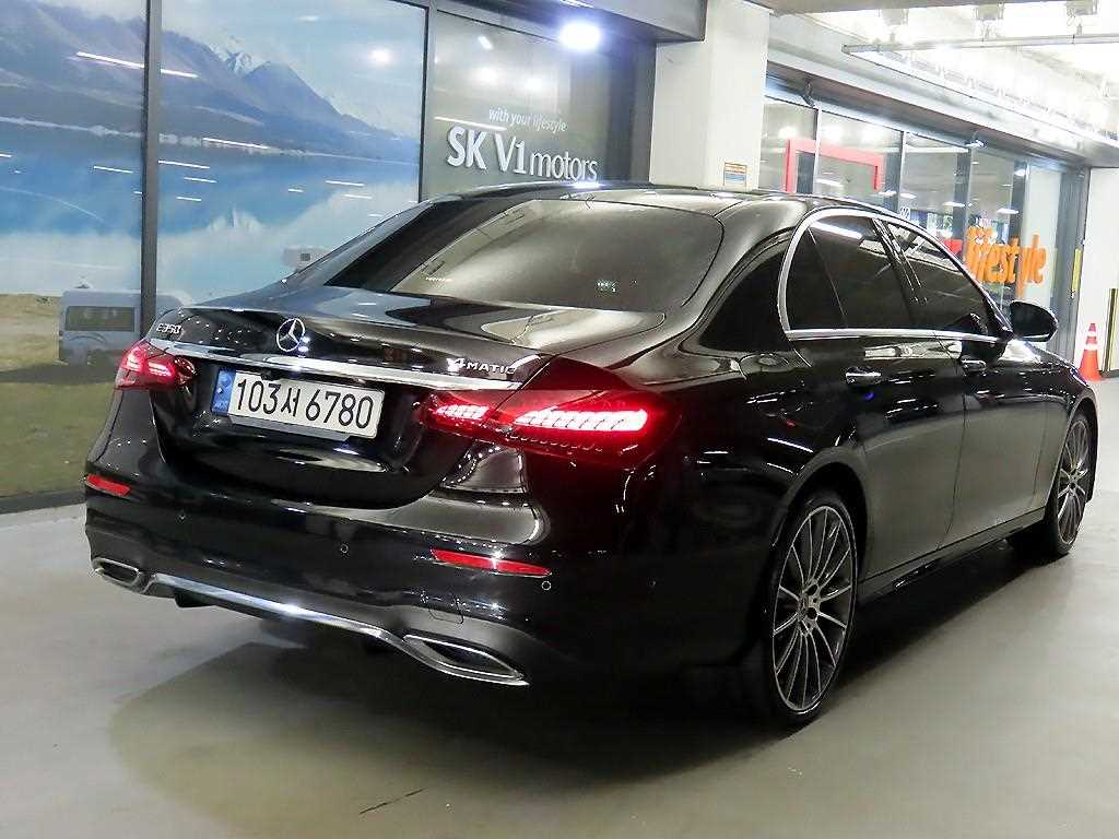 Mercedes Benz E class - Vista 4