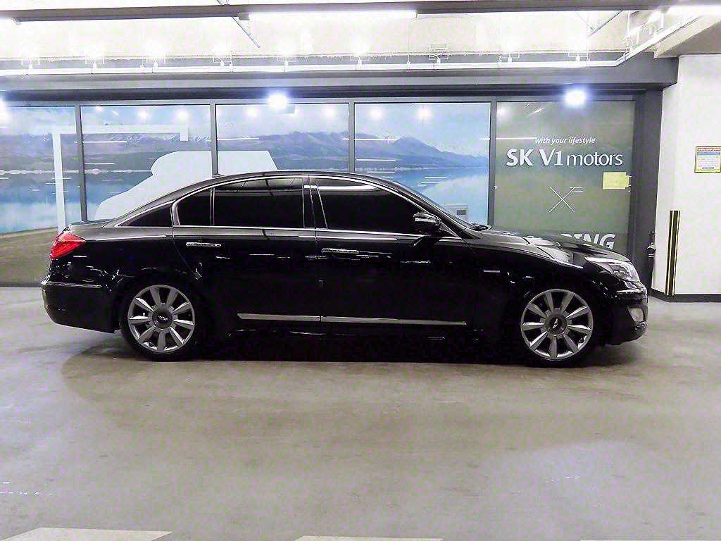 HYUNDAI Genesis - Vista 4