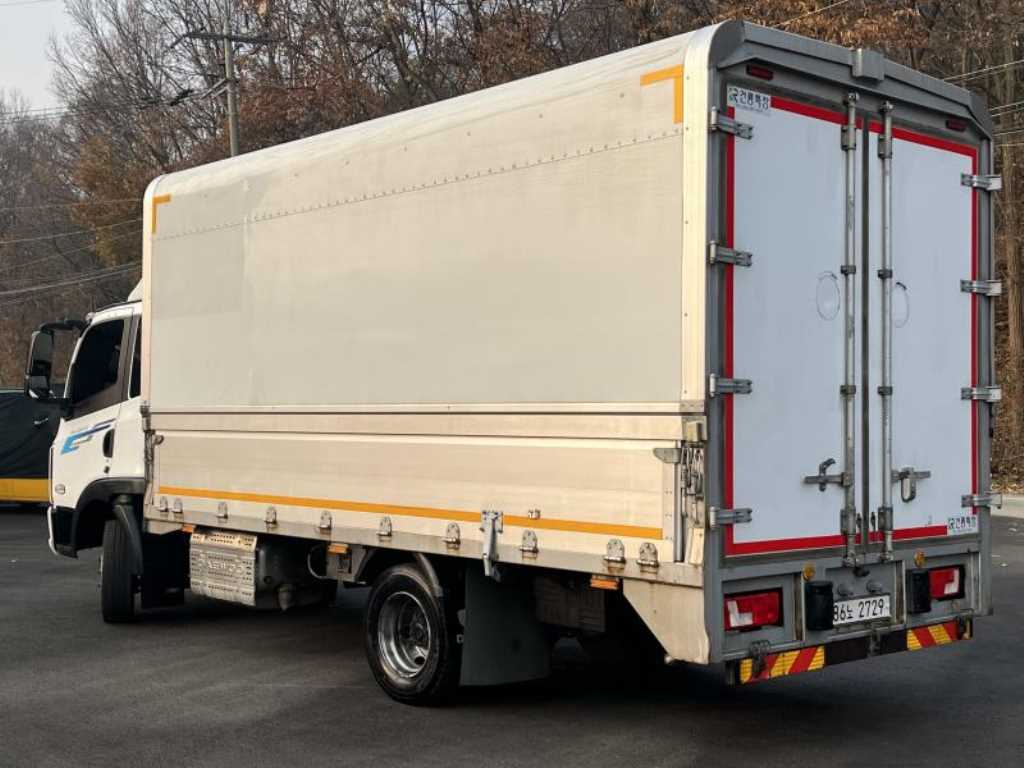 medium and large cargo truck - Vista 3