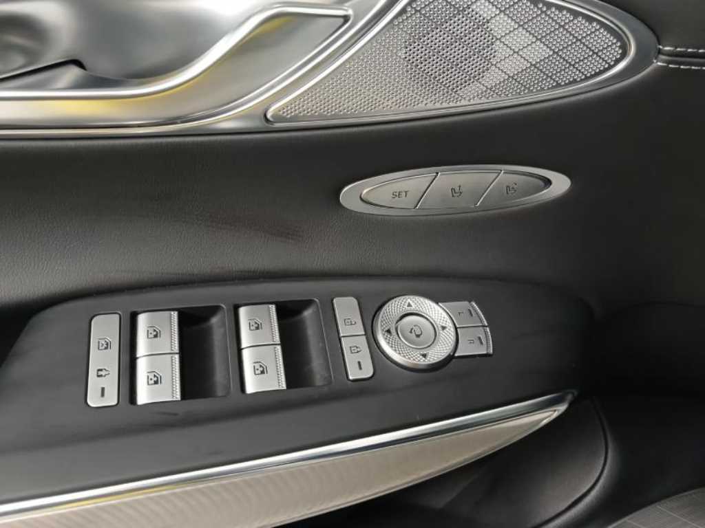 Genesis GV70 - Vista 9