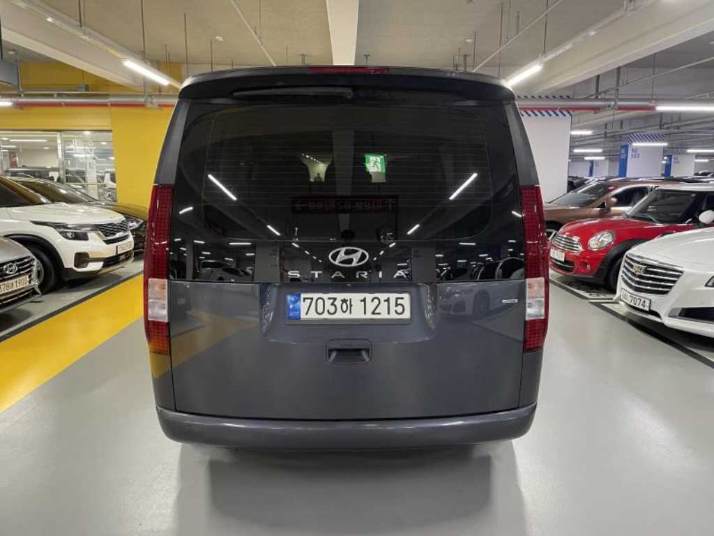 HYUNDAI Staria - Vista 3